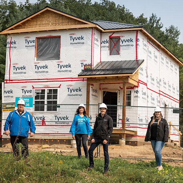 Northerners in front of home build